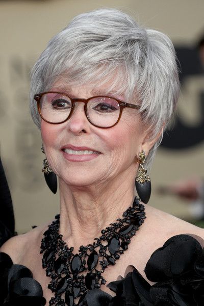 short hairstyles for over 50 with glasses 2021