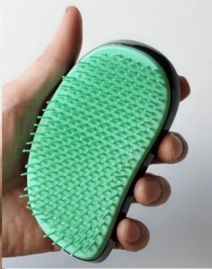 fine tooth comb for dandruff

