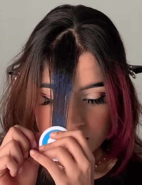 how to apply hair chalk on dark hair