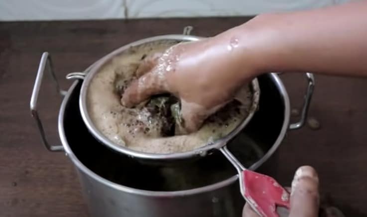 how to make Homemade Soap Nut Shampoo 
